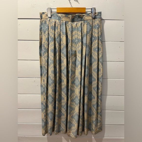📍🩵 Alfred Sung 100% Silk Pleated Midi Skirt – Size 8 - Picture 10 of 10